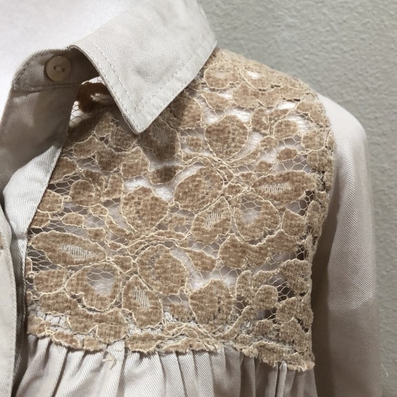 Urban Outfitters Callie cropped blouse with lace and long sleeves. Beige. Size S - Picture 4 of 11